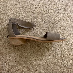 Torrid Sandal, worm once